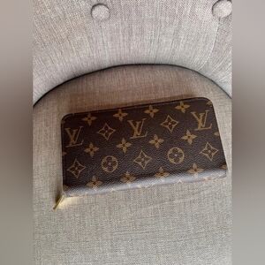 Louis Vuitton Zippy Wallet Fuchsia